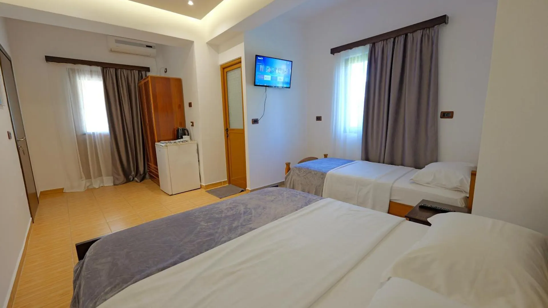 Hotel En Ad Ksamil 3*,  Albania