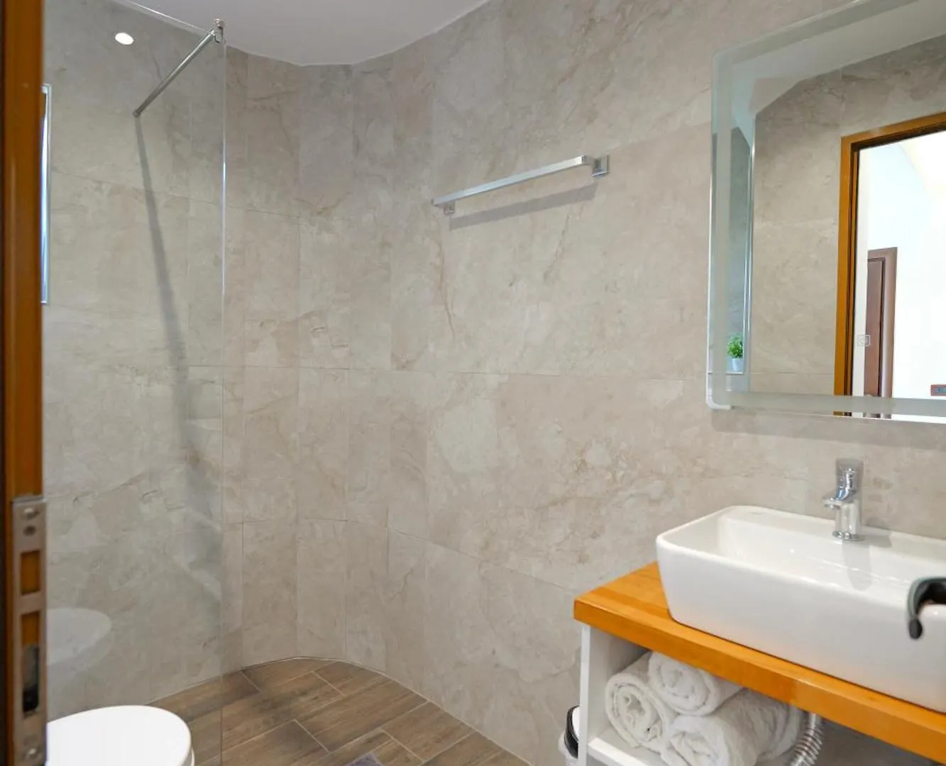 Hotel En Ad Ksamil Albania